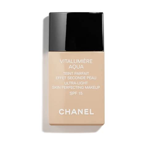 chanel vitalumiere aqua douglas